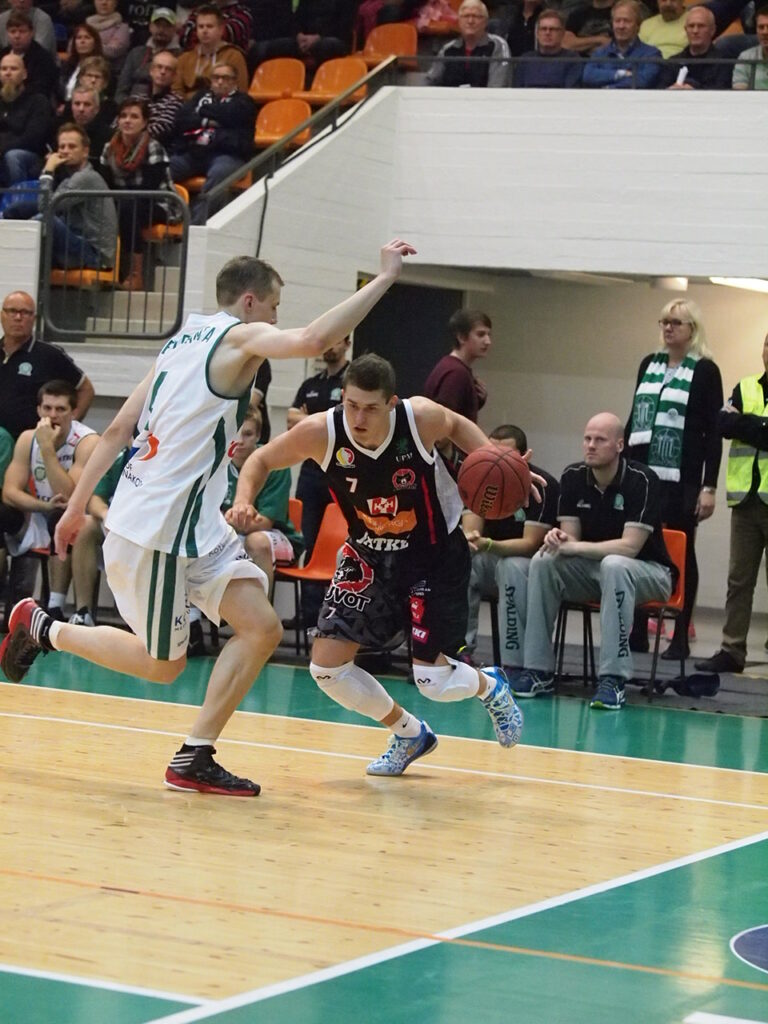 Kouvot isännöi Vilpasta ISTV:n avauslähetyksessä