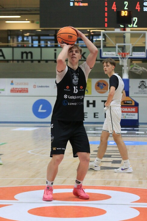 Pyry Kaunola oli joukkueensa paras pistemies tappiossa Ura Basketille. Kuva: Jukka Makkonen