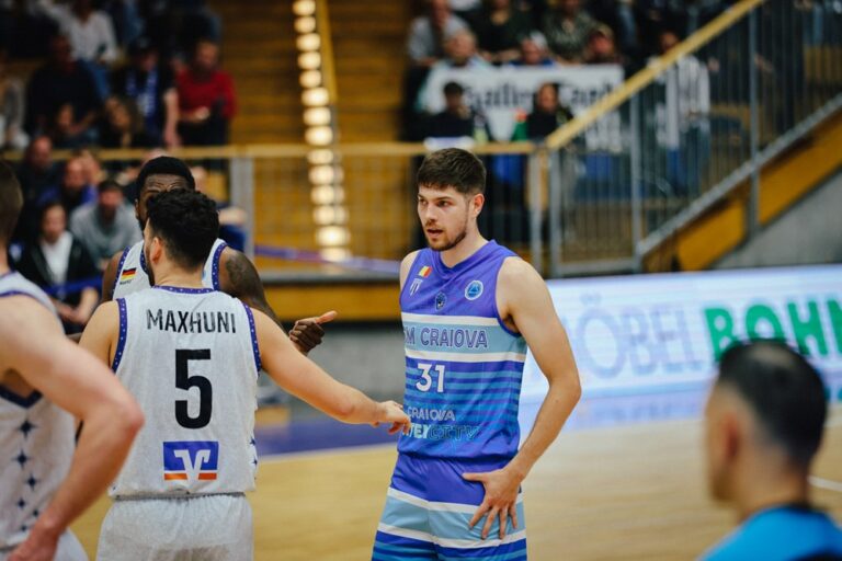 Palmi ja Hopkins juhlivat FIBA Europe Cupissa suomalaiskohtaamisen voittoa