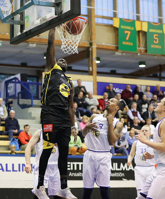 Julius Brooks korvaa Juan Pattillon Korihaissa, Jaylon Brown vahvistamaan Vilpasta