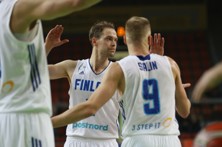 Susijengi valmistautuu kotimaaotteluihin Kisakallion leirityksellä