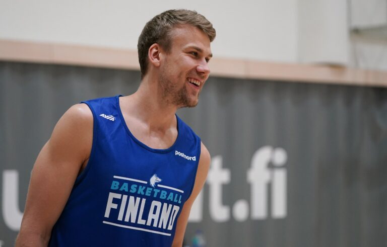 Susijengi palasi tositoimiin – koripallon äänet toivat hymyn pelaajien huulille