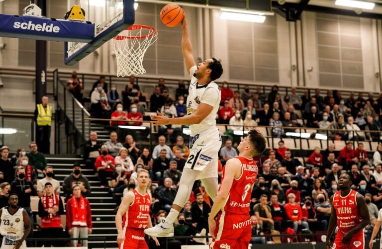 Juho Nenonen esitteli tarkka-ampujan taitoja – Korisliiga-illan voitot Vilppaalle ja Seagullsille