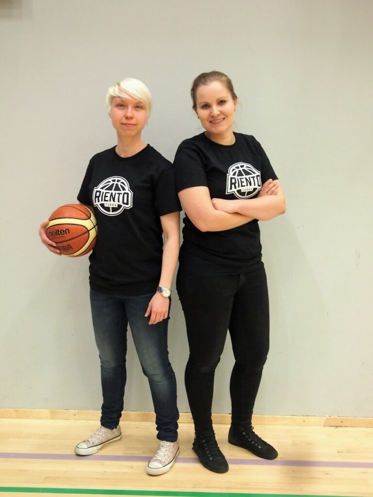 Kalmi Riennon naisten edustusjoukkueen peräsimeen