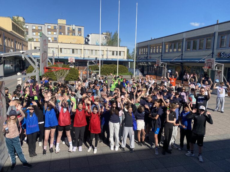 Elo-syyskuu on Pirkka Street Basket -kiertueen ja vuoden hauskimpien koulupäivien aikaa