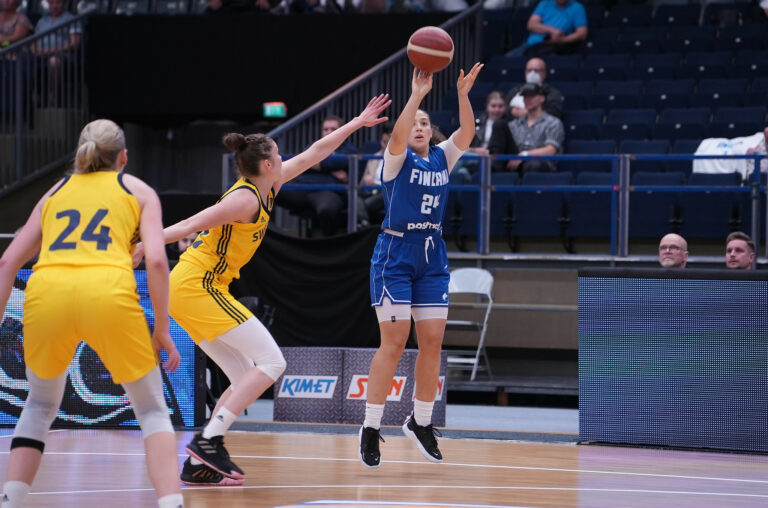 Anissa Pounds ja Elina Koskimies siivittivät Angelsin avausvoittoon