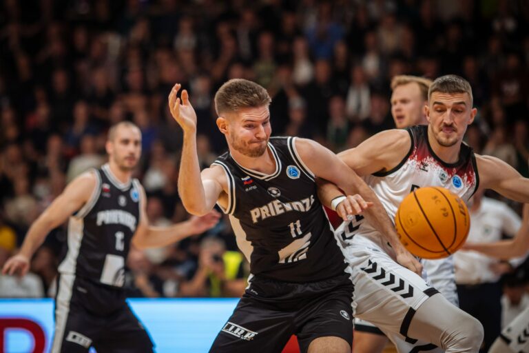 Remu Raitanen pääsi tutustumaan Slovakian ja Islannin koripalloon kauden aikana