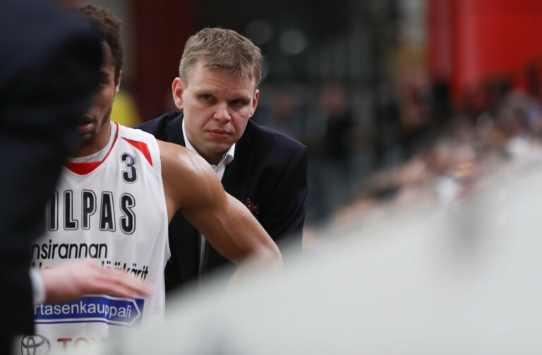 Teemu Rannikko uskoo koripallon, urheilun suosioon – seurojen talousongelmiin puolestaan ei ole helppoa vastausta tarjolla