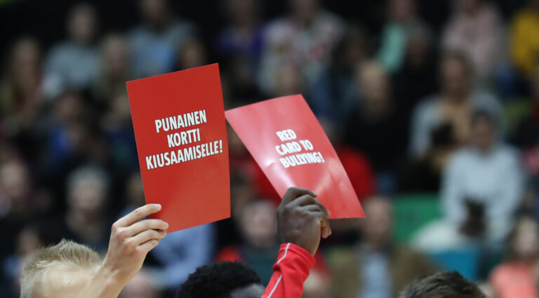 Korisliigojen avauskierroksilla nostetaan punainen kortti kiusaamiselle