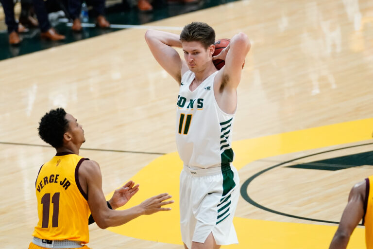 NCAA peruutti kevään March Madnessin