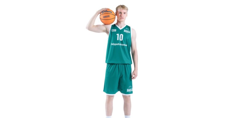 Riku Korhonen jatkosopimukseen Hongan kanssa