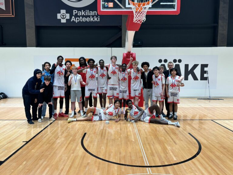 Robert Petersen Cup: Drive Basketball ja EBT juhlivat 15-vuotiaiden Suomen mestaruutta