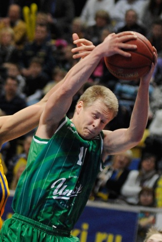 Olimpija rynnisti 16 pisteen takaa voittoon