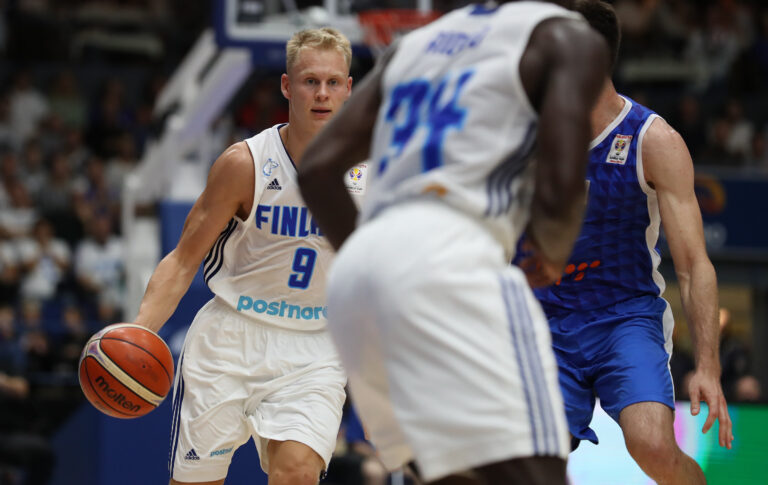 Susijengi Ranskaan neljäntoista pelaajan laumana