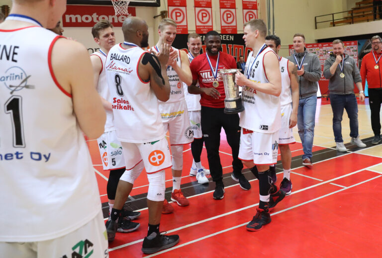 Vilpas-leirissä iloitaan cup-voitosta, katseissa siintää jo Pantteri-jahti