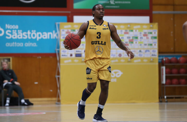 Karhu Basket synkisti viimeisillä minuuteilla Seagullsin taivaan
