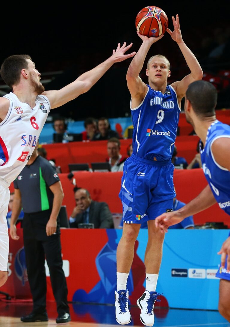 Susijengi taisteli Serbiaa vastaan, EM-kisat päätökseen saappaat jalassa