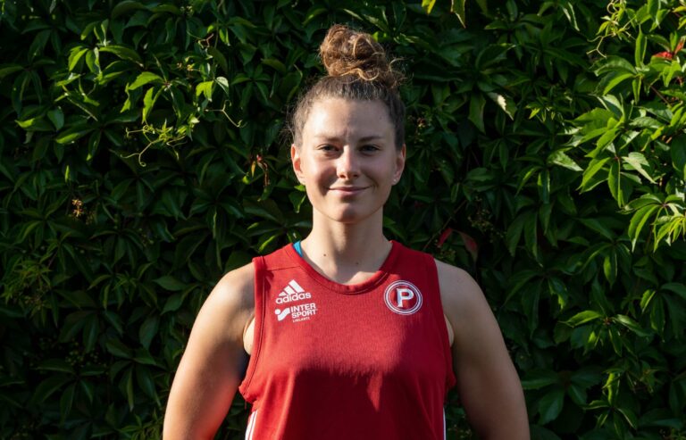 Simona Růžková ja Pyrinnön naisten liigajoukkue sopimukseen