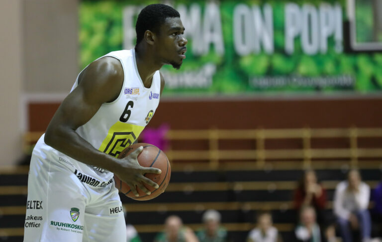 Khalil Small Pyrintöön, Ahmad Thomas ei jatka tamperelaisjoukkueessa