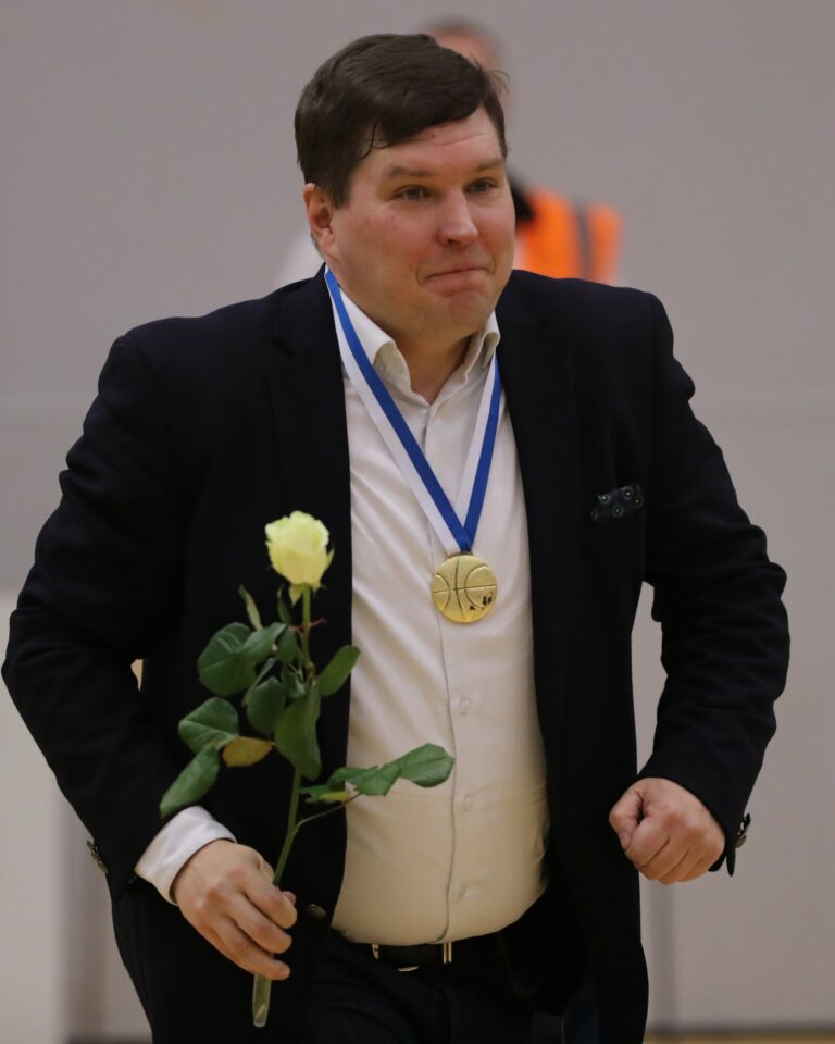 Miikka Sopanen naisten maajoukkueen valmennusryhmään