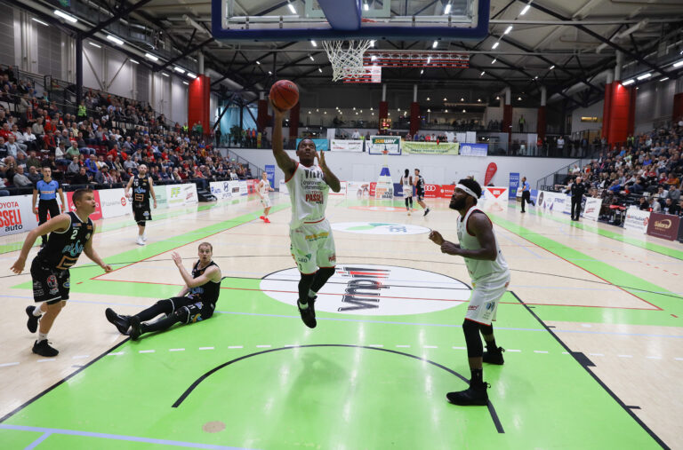 Vilpas piti Kobrat takanaan – BC Nokia ja Karhu Basket myös kotivoittoihin