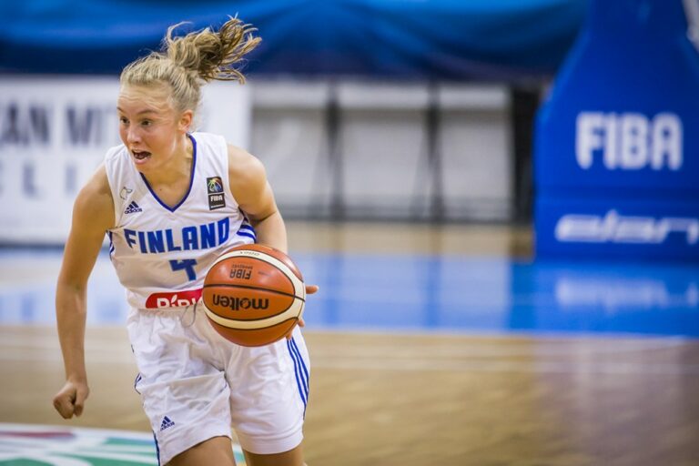 Venäjä vei alkulohkon päätöspelin Suomelta 16-vuotiaiden tyttöjen EM-kisoissa