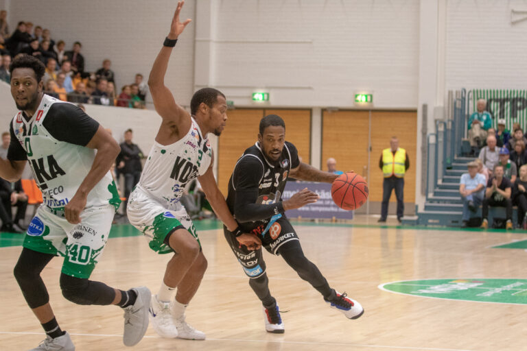 Kataja Basket piti sitkeästi taistelleen Kobrat takanaan