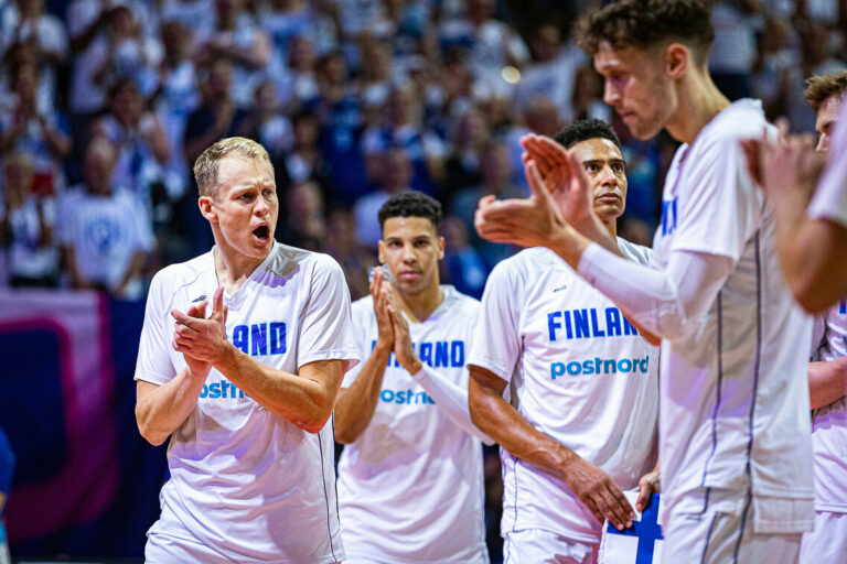 Susijengi tanssii Kroatian kanssa neljännesvälierässä