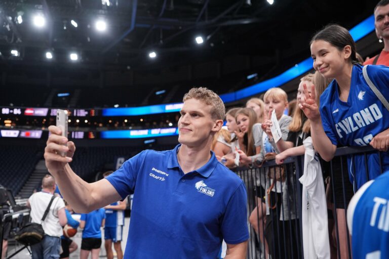Susijengi tapaamaan junioreita Tampereen Keskustorille ja Tammelan koululle maanantaina 25.8.