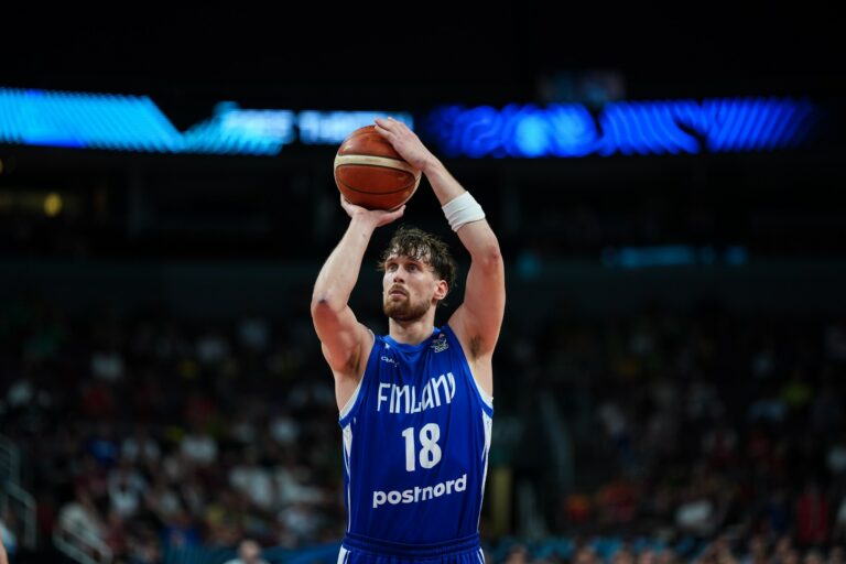 Jantusen vapaaheitot ja levypallot siivittivät Fenerbahcen voittoon Maccabista