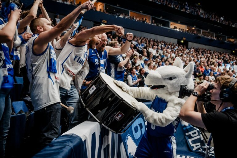 Susijengi pääsee jälleen nauttimaan täyden kotiyleisön tuesta: Unkari-peli myytiin loppuun viikossa