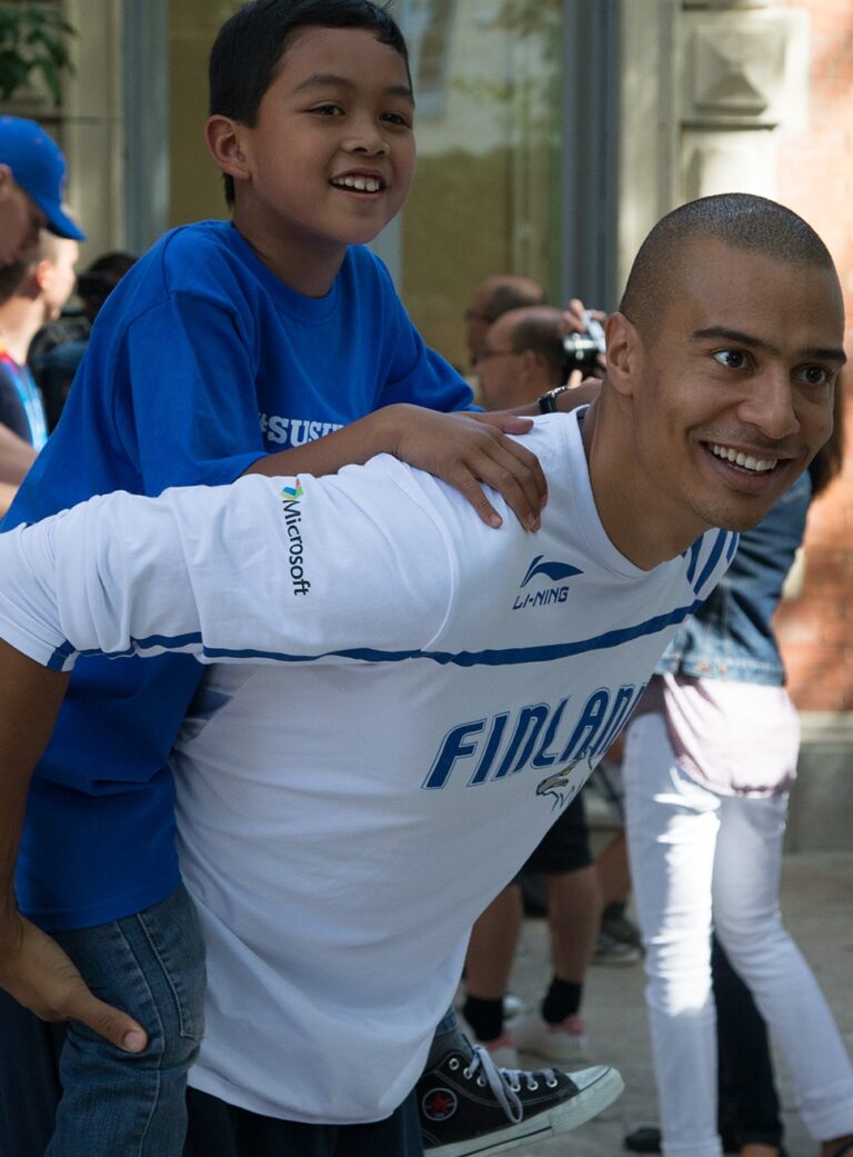 Susijengi vieraili välipäivänään Pikkusudet-koulussa