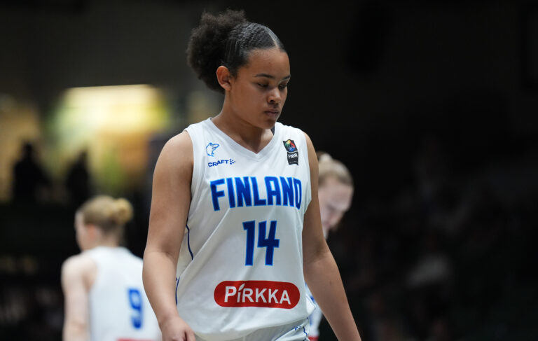 Nicole Ogun on sitoutunut Utah Staten yliopistoon