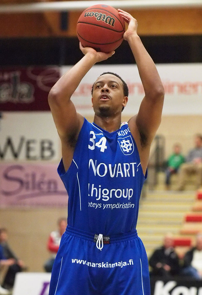 Andrais Thornton vahvistamaan Pyrinnön isoa kalustoa