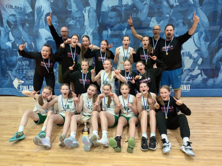 14-vuotiaiden Suomen mestaruudet Hongalle ja HNMKY/ Blackille