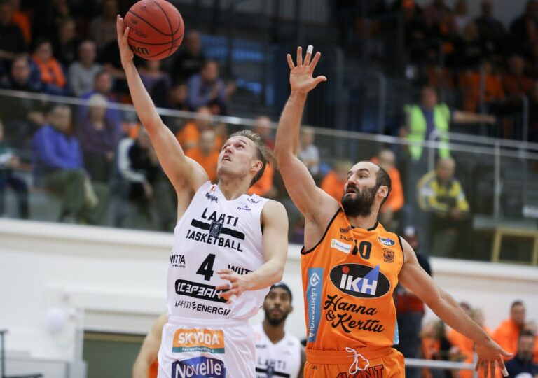 Sarjanousija Lahti Basketball katkaisi Karhu Basketin kotivoittojen putken