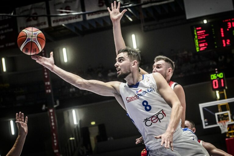 Tshekki ja Bulgaria voittoihin, Susijengi lohkokolmoseksi