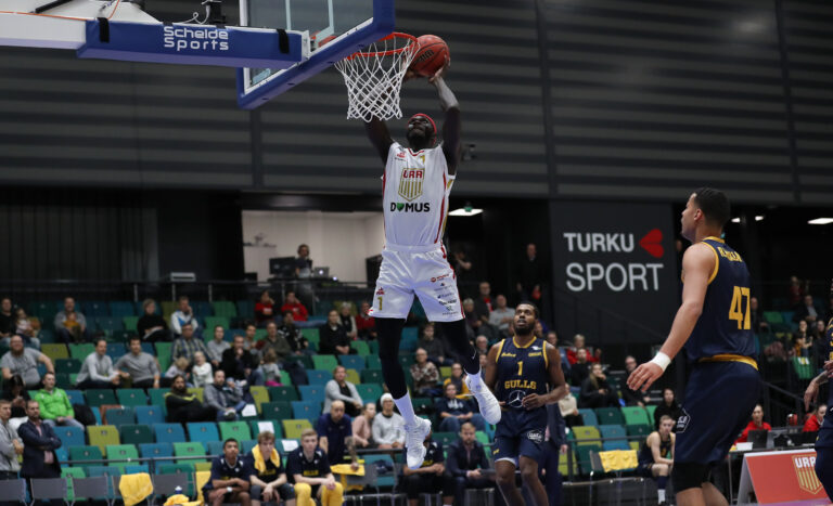 Ura Basket piti Seagullsin takanaan niukasti