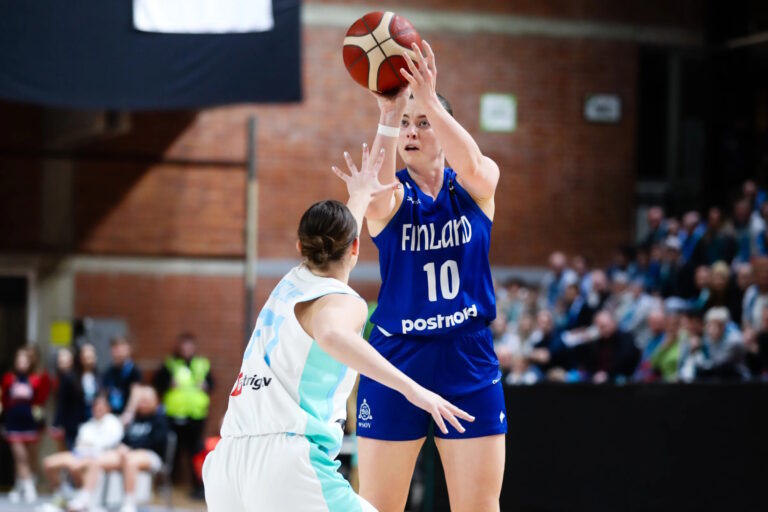 Helmi Tuloselle tappio cup-finaalissa – Susiladiesin pelaajat hyvässä iskussa