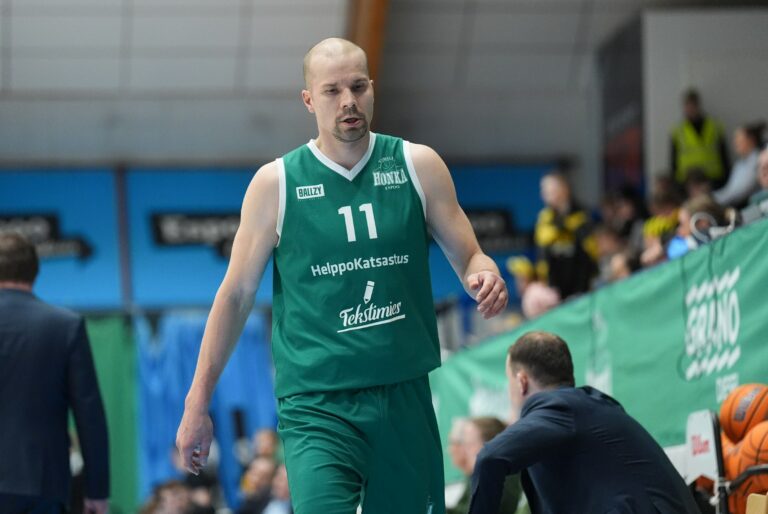 Tuukka Kotti Hongan valmennukseen
