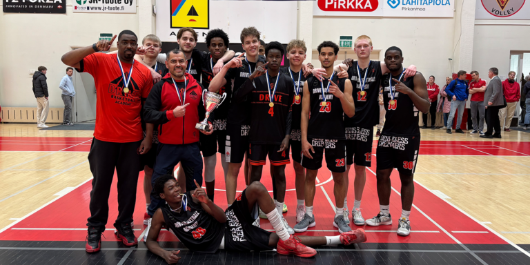 Drive Basketball Academy Black 19-vuotiaiden poikien Suomen mestaruuteen