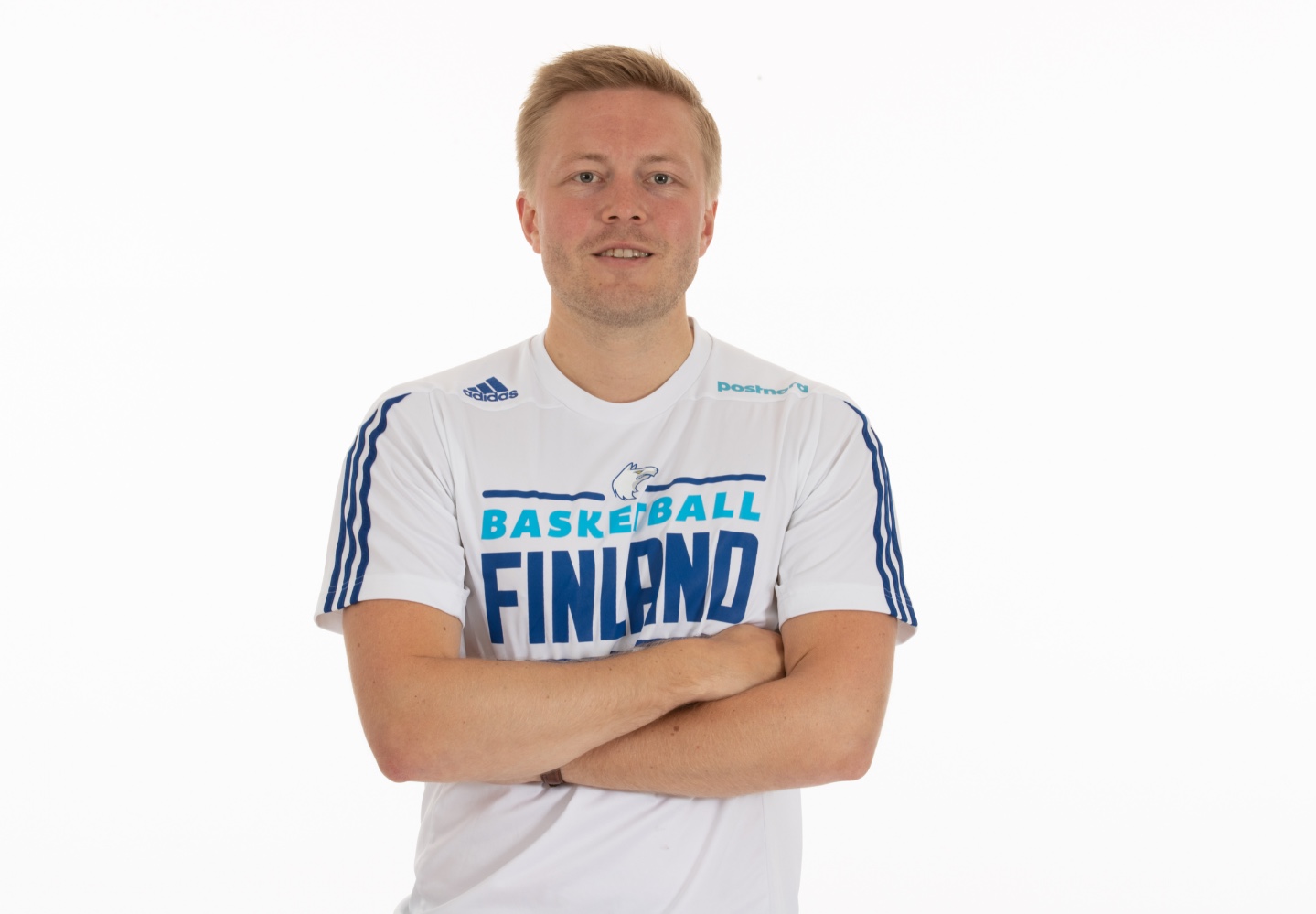 Lassi Tuovi vastaa Miesten haastajamaajoukkueen valmennuksesta yhdessä Henrik Dettmannin ja Hanno Möttölän kanssa.