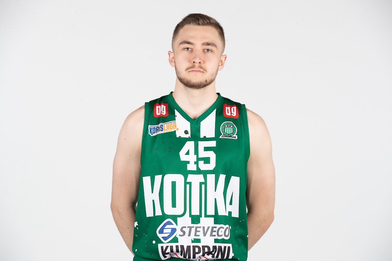 Kulunut kausi oli Emil Uotilalle ensimmäinen Korisliigassa. Kuva: Ville Vuorinen/Korisliiga 