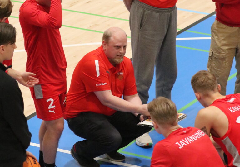 Ura jatkaa I divisioona B:ssä – Jukka Valpola palaa päävalmentajaksi