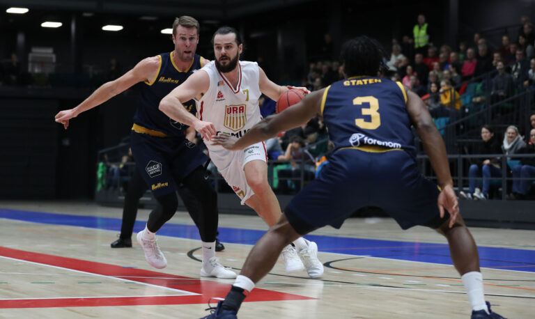 Ura Basket kaatoi Kupittaalla heittopelinsä kanssa takerrelleen Seagullsin