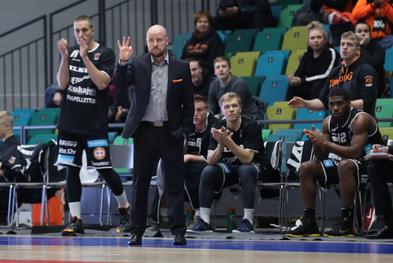 Karhu Basket aiheutti Uralle jo yhdeksännen peräkkäisen tappion