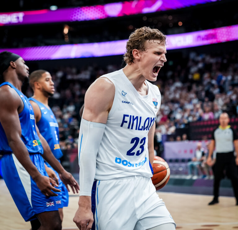 Susijengi ja 43 pisteen Markkanen lietsoivat loppuunmyydyn Nokia Areenan hurmokseen