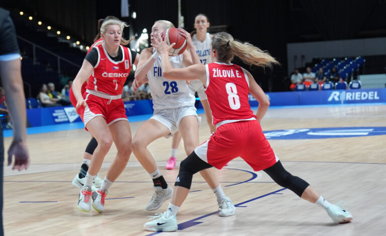 Naisten universiadijoukkueelta loppui jalat ja Tshekki nappasi 7. sijan
