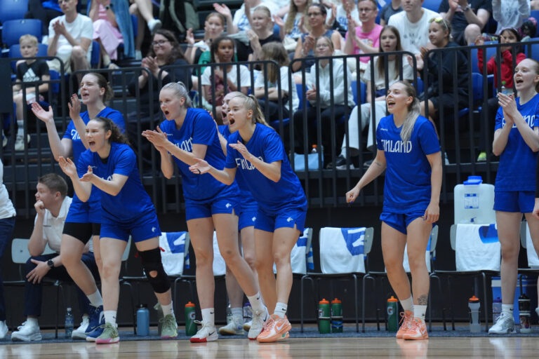 Naisten universiadijoukkueella kolmen eri koripallokulttuurin maita universiadialkulohkossa