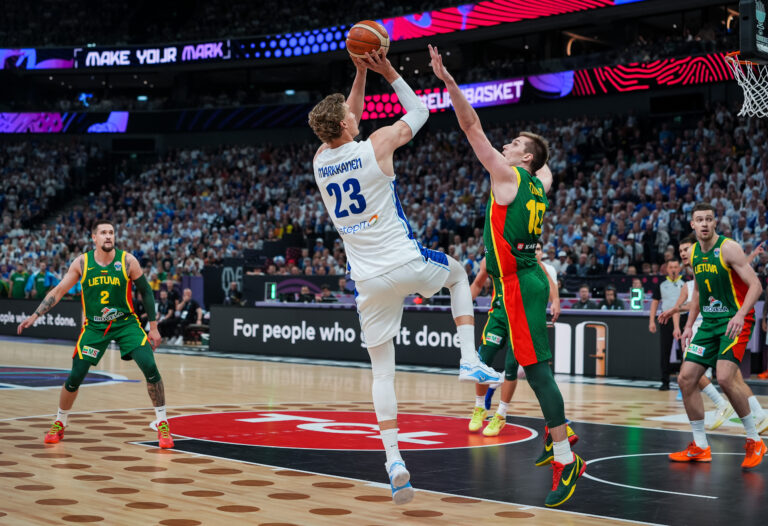 Markkanen mielettömät 47 pistettä Jazzin voittaessa kahden jatkoajan jälkeen Bullsin